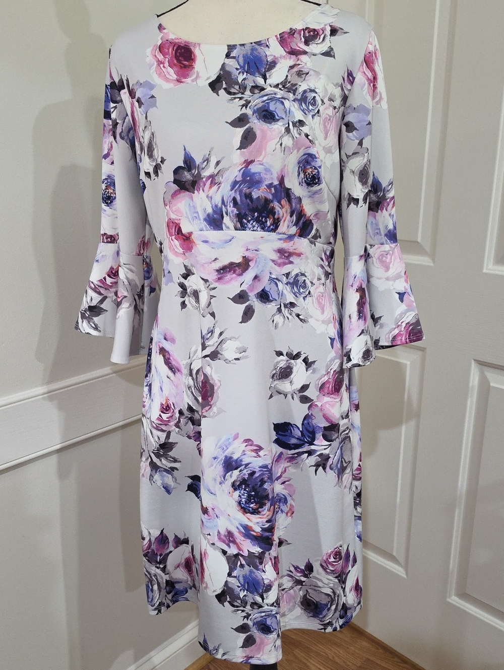 Tiana B. Romantic Lavender & Purple Floral Bell-Sleeve Sheath Dress - Size 10